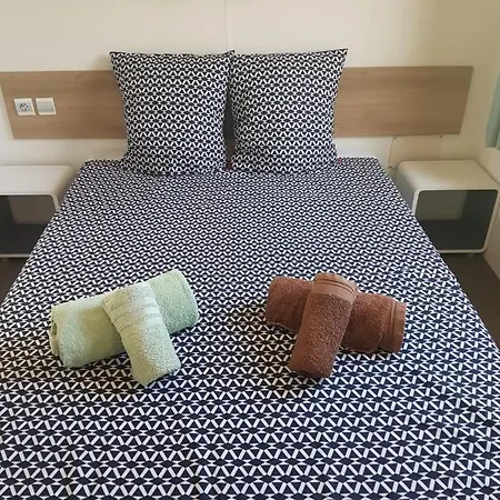Kemping Frejus Tout Confort, Climatisation,Plus Ventilation Toutes Les Chambres, Linge De Lit Et De Toilette , Coffre Fort, Lave Vaisselle Machine A Laver Grande Terrasse Couverte Velos Et Wifi Possible