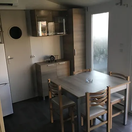 Kemping Frejus Tout Confort, Climatisation,Plus Ventilation Toutes Les Chambres, Linge De Lit Et De Toilette , Coffre Fort, Lave Vaisselle Machine A Laver Grande Terrasse Couverte Velos Et Wifi Possible