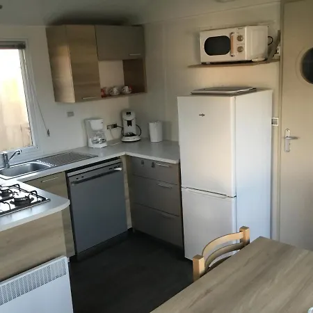 Frejus Tout Confort, Climatisation,Plus Ventilation Toutes Les Chambres, Linge De Lit Et De Toilette , Coffre Fort, Lave Vaisselle Machine A Laver Grande Terrasse Couverte Velos Et Wifi Possible Kemping *