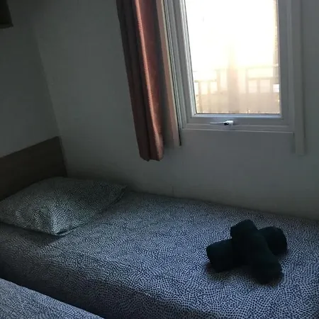 Frejus Tout Confort, Climatisation,Plus Ventilation Toutes Les Chambres, Linge De Lit Et De Toilette , Coffre Fort, Lave Vaisselle Machine A Laver Grande Terrasse Couverte Velos Et Wifi Possible Kemping *