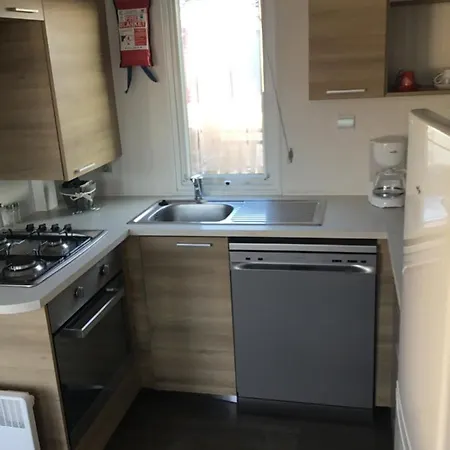 Frejus Tout Confort, Climatisation,Plus Ventilation Toutes Les Chambres, Linge De Lit Et De Toilette , Coffre Fort, Lave Vaisselle Machine A Laver Grande Terrasse Couverte Velos Et Wifi Possible * Fréjus