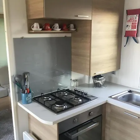 Frejus Tout Confort, Climatisation,Plus Ventilation Toutes Les Chambres, Linge De Lit Et De Toilette , Coffre Fort, Lave Vaisselle Machine A Laver Grande Terrasse Couverte Velos Et Wifi Possible Kemping *