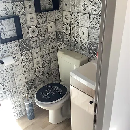 Frejus Tout Confort, Climatisation,Plus Ventilation Toutes Les Chambres, Linge De Lit Et De Toilette , Coffre Fort, Lave Vaisselle Machine A Laver Grande Terrasse Couverte Velos Et Wifi Possible Kemping
