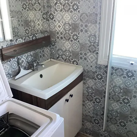 Frejus Tout Confort, Climatisation,Plus Ventilation Toutes Les Chambres, Linge De Lit Et De Toilette , Coffre Fort, Lave Vaisselle Machine A Laver Grande Terrasse Couverte Velos Et Wifi Possible Kemping
