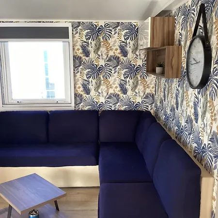 Kemping Frejus Tout Confort, Climatisation,Plus Ventilation Toutes Les Chambres, Linge De Lit Et De Toilette , Coffre Fort, Lave Vaisselle Machine A Laver Grande Terrasse Couverte Velos Et Wifi Possible *