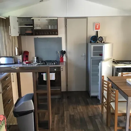 Kemping Frejus Tout Confort, Climatisation,Plus Ventilation Toutes Les Chambres, Linge De Lit Et De Toilette , Coffre Fort, Lave Vaisselle Machine A Laver Grande Terrasse Couverte Velos Et Wifi Possible