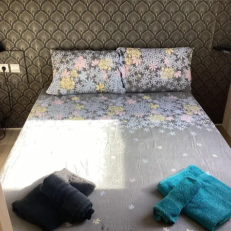 Frejus Tout Confort, Climatisation,Plus Ventilation Toutes Les Chambres, Linge De Lit Et De Toilette , Coffre Fort, Lave Vaisselle Machine A Laver Grande Terrasse Couverte Velos Et Wifi Possible Kemping Fréjus