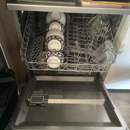 Frejus Tout Confort, Climatisation,Plus Ventilation Toutes Les Chambres, Linge De Lit Et De Toilette , Coffre Fort, Lave Vaisselle Machine A Laver Grande Terrasse Couverte Velos Et Wifi Possible Kemping Fréjus