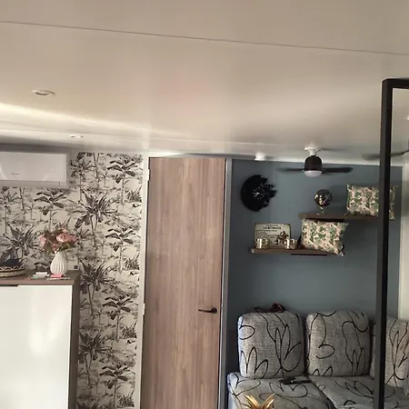 Frejus Tout Confort, Climatisation,Plus Ventilation Toutes Les Chambres, Linge De Lit Et De Toilette , Coffre Fort, Lave Vaisselle Machine A Laver Grande Terrasse Couverte Velos Et Wifi Possible Fréjus